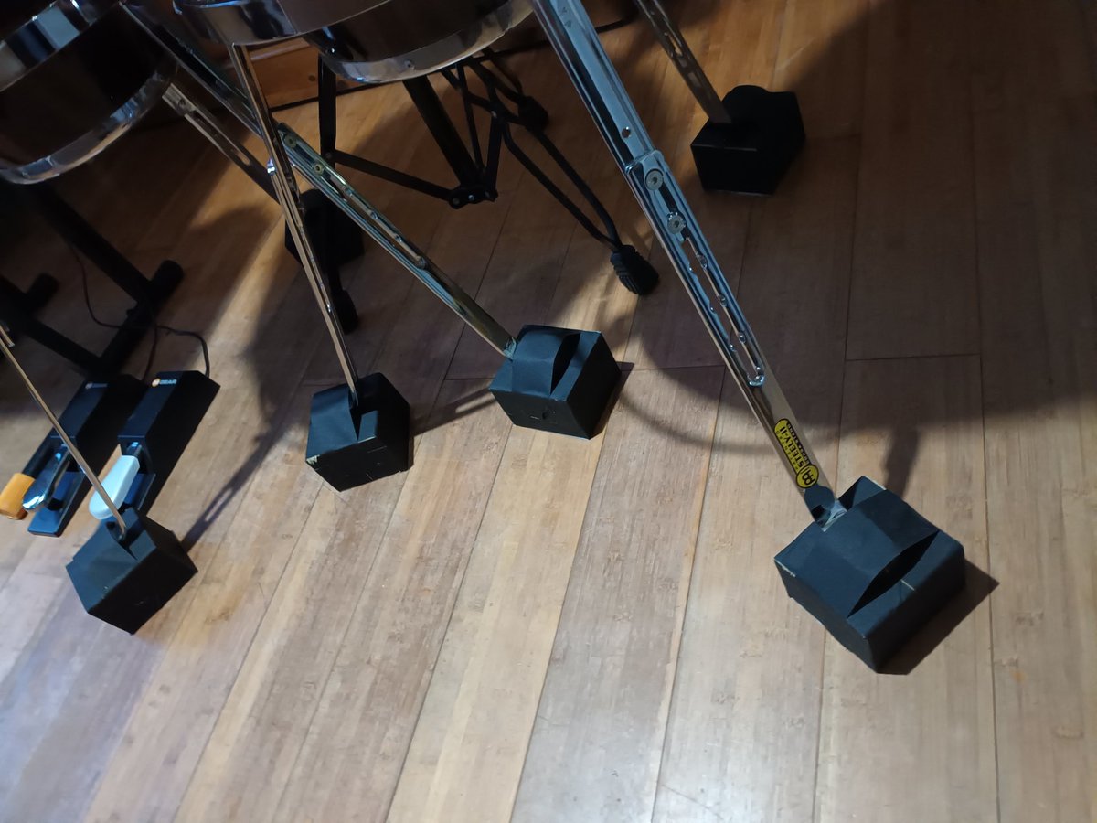 Not impressed that I've had to do this ridiculous bodge on Meinl conga stands while I wait for extenders. It's not like I'm that tall!

<a href="/Meinl/">Meinl</a>

#Meinl #congas #musician