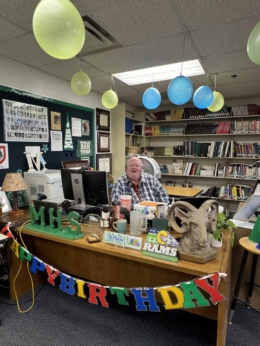 Happy Birthday to one of my favorite people @DMacon_MHSReads! I hope your day is filled with lots of love &amp; laughter! You deserve everything good &amp; more🎂🎈😊💚💙💚