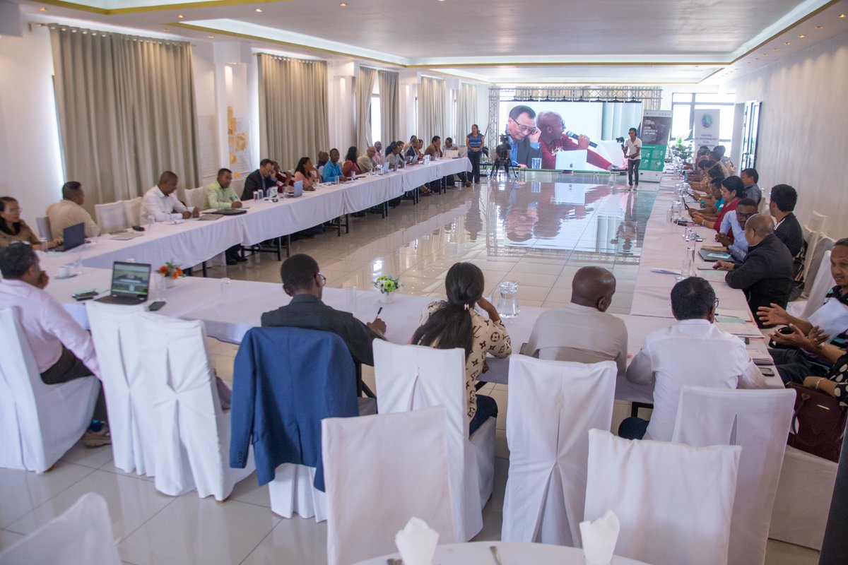 WCS_Mada's tweet image. π Fin de la consultation pour une politique de gestion durable de la faune Γ Madagascar. Ensemble, co-construisons une politique nationale adaptΓ©e et consensuelle pour conserver notre faune sauvage. @FAOMadagascar @Cirad @CIFOR_ICRAF @EU_Commission @PressACP
π