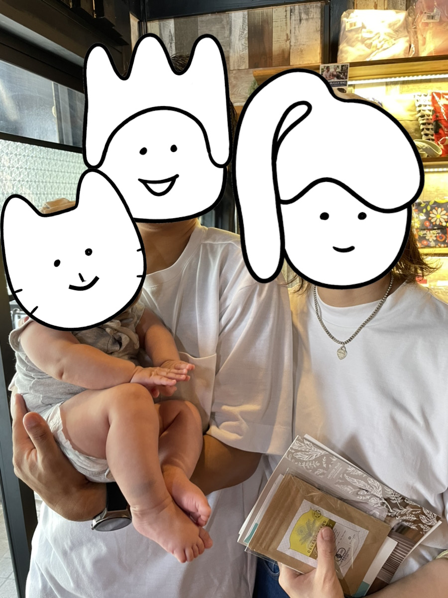 LucacohOsaka's tweet photo. 生後3ヶ月の赤ちゃんとパパママでご来店。貰い物のエルゴを使っていて、もっと簡易なものがほしい。今すぐではなく今後使えるものをとのこと。DaG→ポムルなど試着。ヒップシートのミアミリー→ポグネーも試着。「肩がノンストレス！」とミアミリー推しのママ。パパは「もう少し先にポムル買おうかなー」と。ご夫婦で悩まれてまたぜひ来店しますとのこと。 ルカコストア大阪　https://t.co/mVplrRCQDs