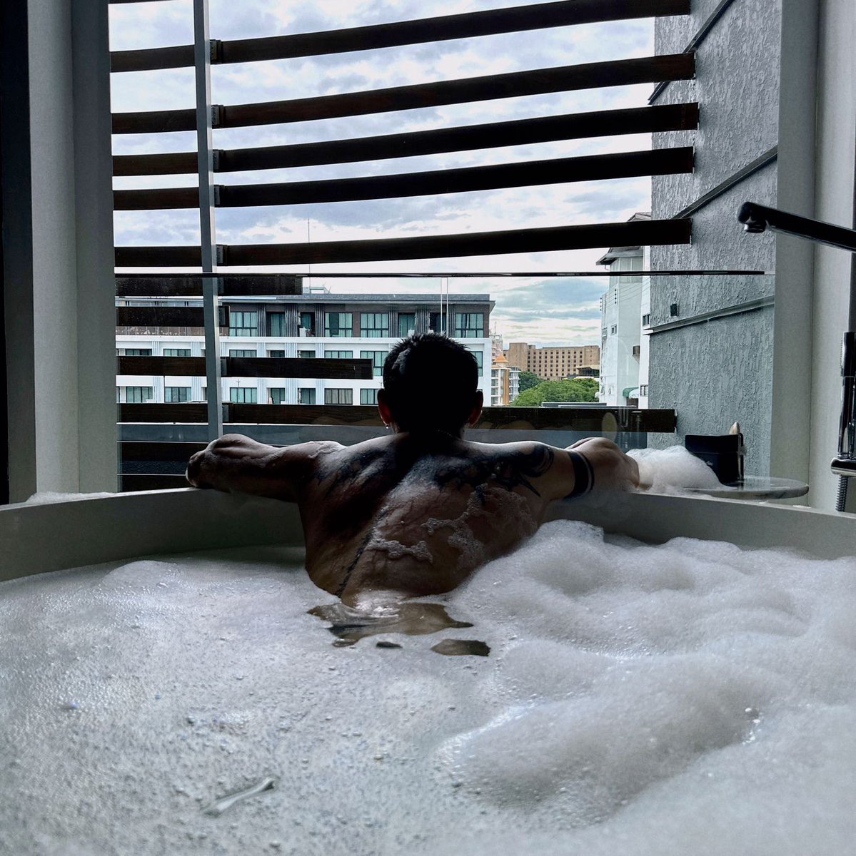 1️⃣ 起洗個澡