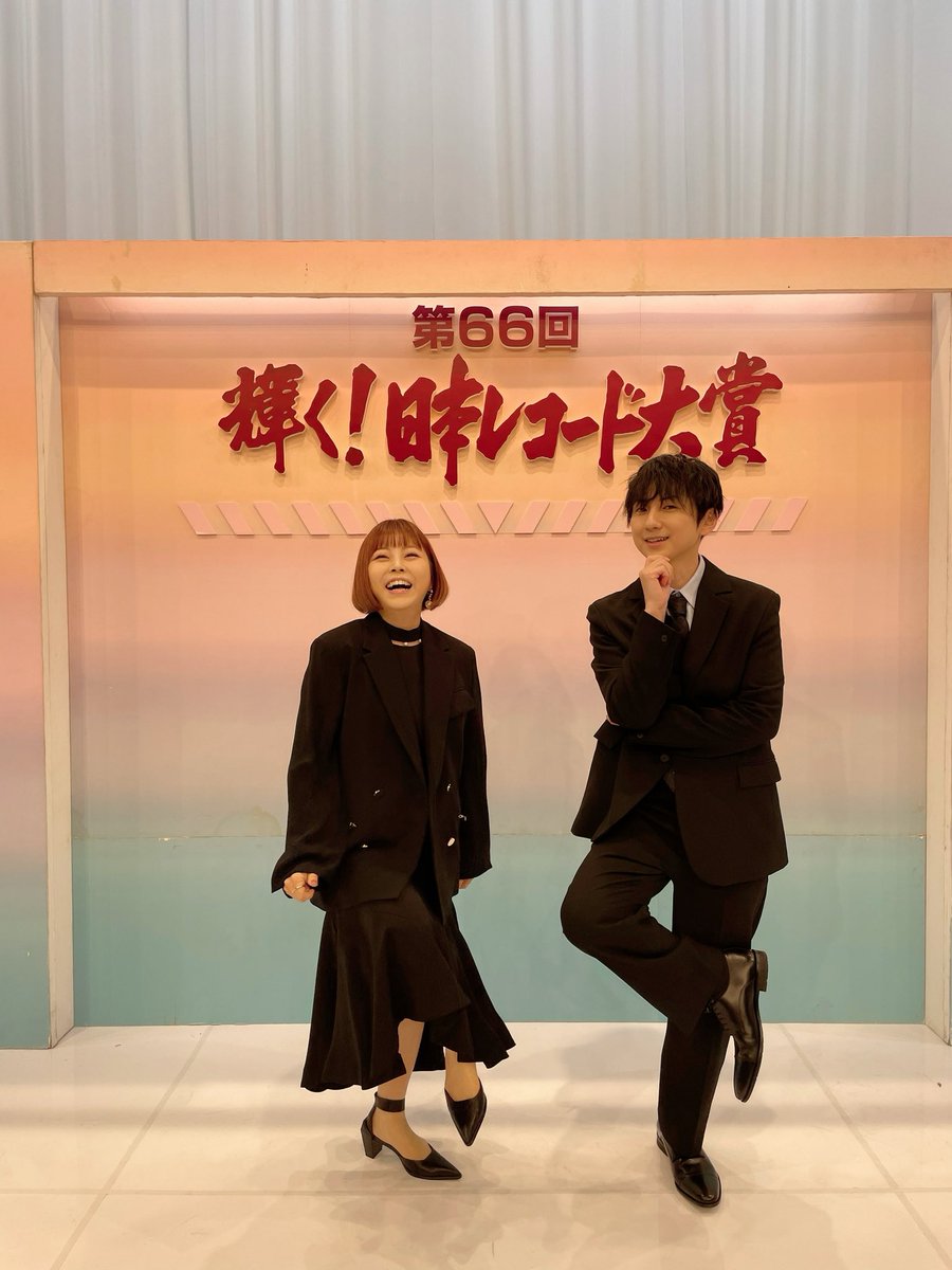 megmemikoto's tweet photo. 「第66回 輝く！日本レコード大賞」の表彰式に参加させて頂きました！

#Da_iCE の皆さんはあいにく参加出来なかったのですが、一緒に制作頑張ったLouisくん（@Louis_0617 ）と共に、優秀作品賞の盾を受け取りました！
これもひとえに、皆様のおかげです！
「#Iwonder 」を愛して下さりありがとうございます！
これからも誰かの心に寄り添える、そんな曲を誠心誠意、制作していきます！

I wonder
作詞：#工藤大輝 | #花村想太 | https://t.co/2MAaTmuZxo
作曲：花村想太 | https://t.co/2MAaTmuZxo | Louis
編曲：https://t.co/2MAaTmuZxo | Louis

ギター: 三沢崇篤（@misamisamisawa ）
ベース: 山口寛雄（@hiroobass ）
レコーディングエンジニア: 田中雄司
ミックスエンジニア: 松岡健

#岩岡徹 #大野雄大 #和田颯 

#MEGME