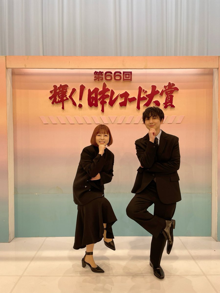 megmemikoto's tweet photo. 「第66回 輝く！日本レコード大賞」の表彰式に参加させて頂きました！

#Da_iCE の皆さんはあいにく参加出来なかったのですが、一緒に制作頑張ったLouisくん（@Louis_0617 ）と共に、優秀作品賞の盾を受け取りました！
これもひとえに、皆様のおかげです！
「#Iwonder 」を愛して下さりありがとうございます！
これからも誰かの心に寄り添える、そんな曲を誠心誠意、制作していきます！

I wonder
作詞：#工藤大輝 | #花村想太 | https://t.co/2MAaTmuZxo
作曲：花村想太 | https://t.co/2MAaTmuZxo | Louis
編曲：https://t.co/2MAaTmuZxo | Louis

ギター: 三沢崇篤（@misamisamisawa ）
ベース: 山口寛雄（@hiroobass ）
レコーディングエンジニア: 田中雄司
ミックスエンジニア: 松岡健

#岩岡徹 #大野雄大 #和田颯 

#MEGME