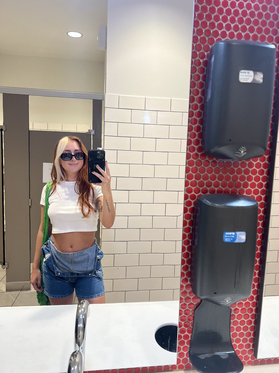 xBentleyxxx's tweet photo. mirror selfie wrapped 2024 https://t.co/3t9hoGYK77