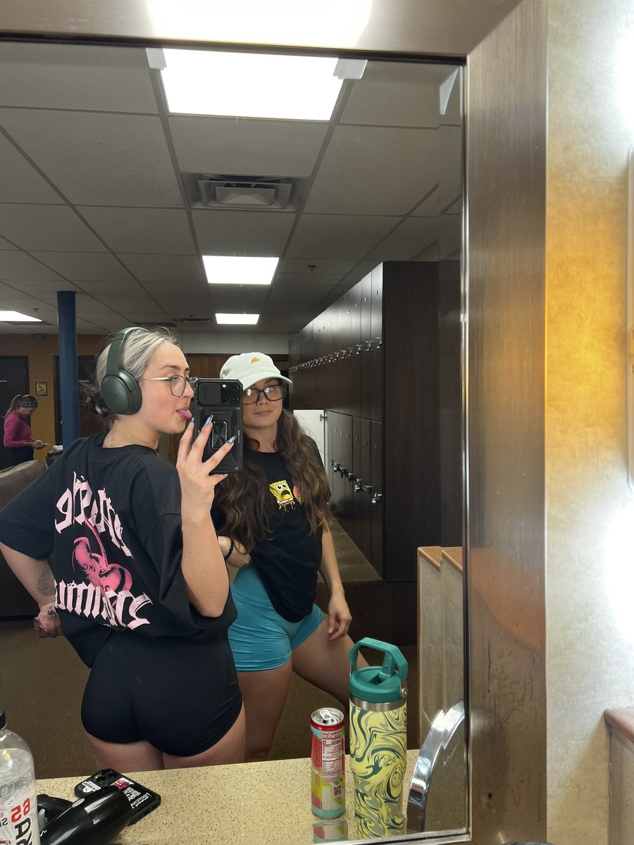 xBentleyxxx's tweet photo. mirror selfie wrapped 2024 https://t.co/3t9hoGYK77