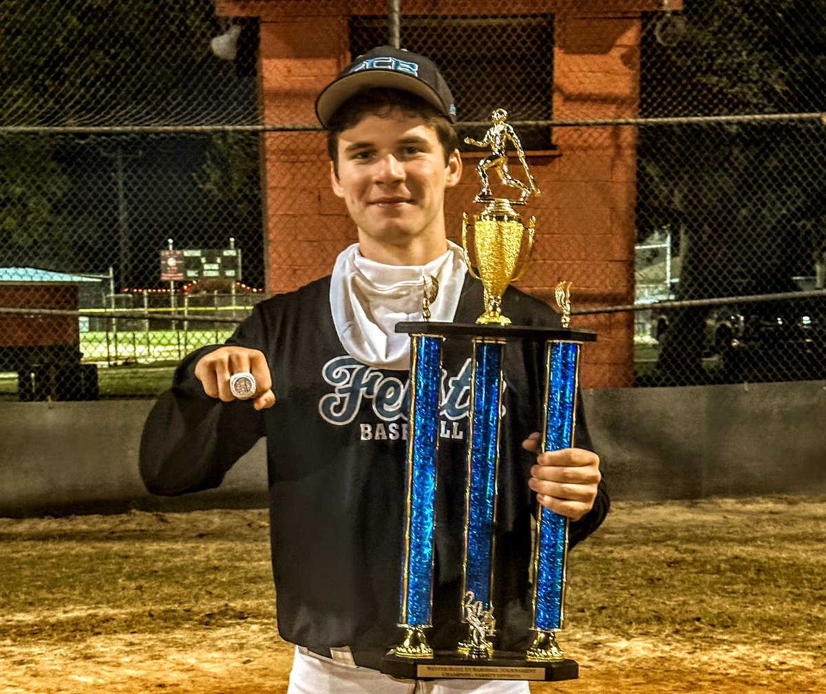 RayCarrie42568's tweet photo. FCB STRONG!!! Last fall ball tournament. I will be able to play with his team because this is my senior year when I think my coach Brian for always reminding me why I love Baseball!! https://t.co/DmXh18w4yu