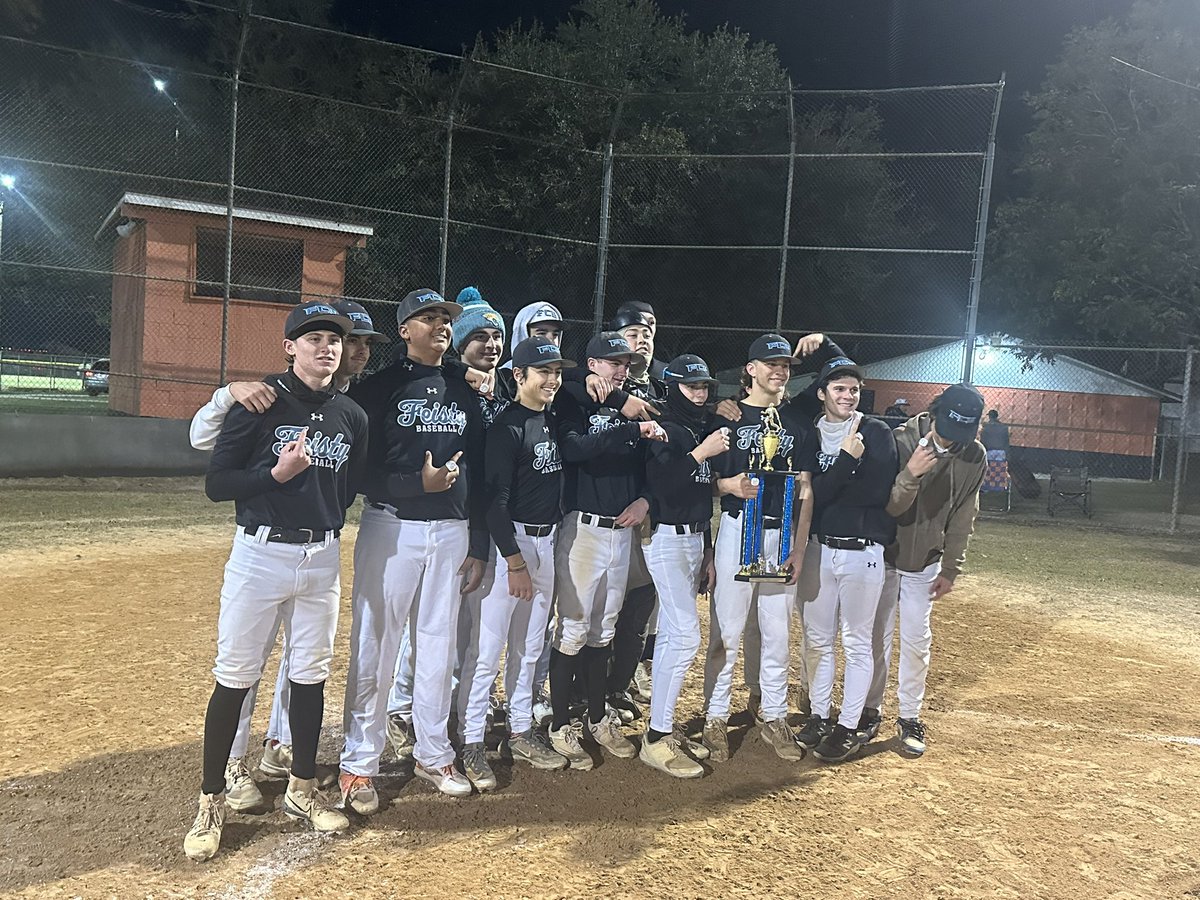 RayCarrie42568's tweet photo. FCB STRONG!!! Last fall ball tournament. I will be able to play with his team because this is my senior year when I think my coach Brian for always reminding me why I love Baseball!! https://t.co/DmXh18w4yu