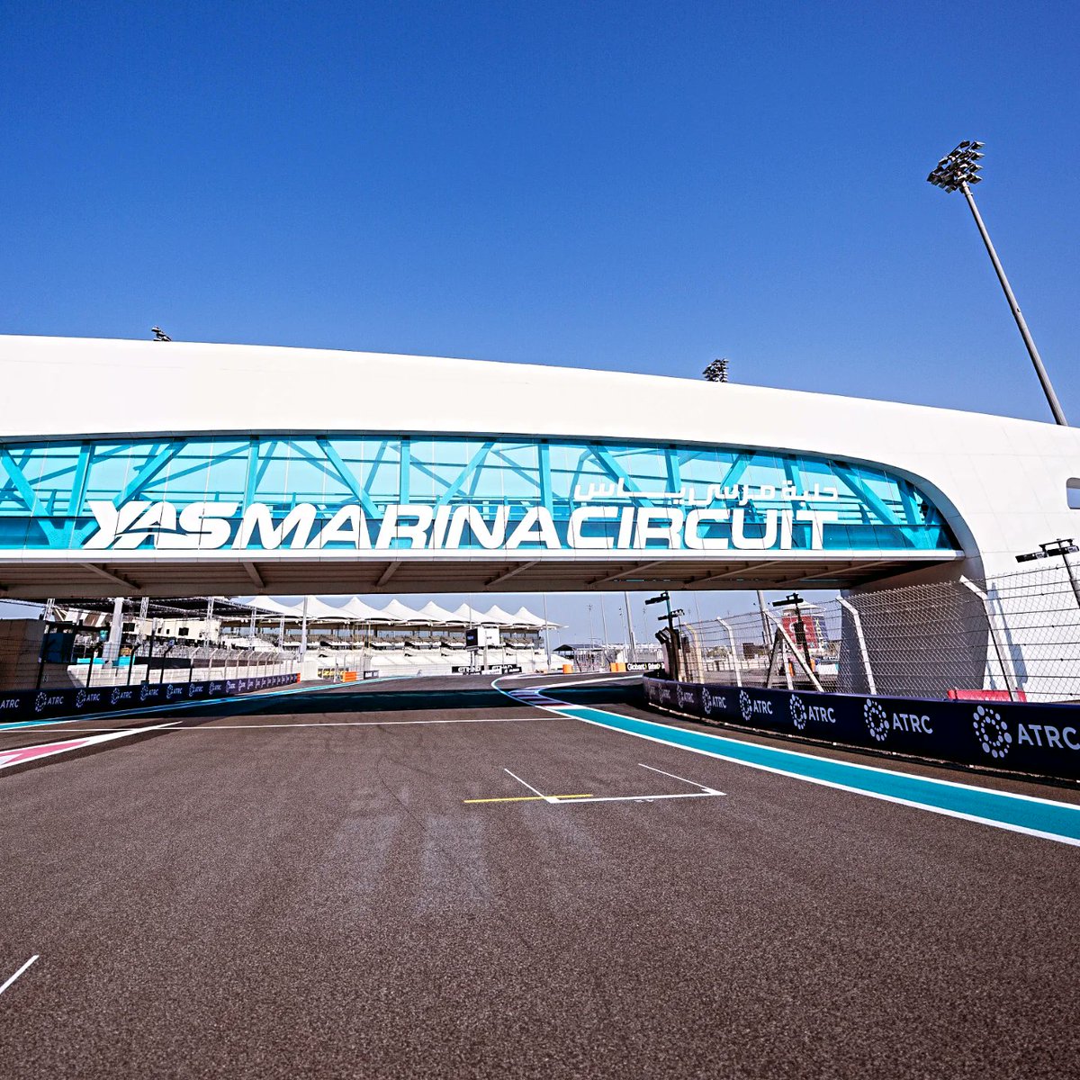 dsports_py's tweet photo. 🚶🏼♂️ Último track walk del año para @JoshuaDuerksen1 🇵🇾 quien ya está en Abu Dhabi 🇦🇪 para el cierre de la temporada de la @Formula2
#SomosMbarete #F2 #FOAF2 #AbuDhabiGP #GPAbuDhabi https://t.co/v48Oc3IjZR