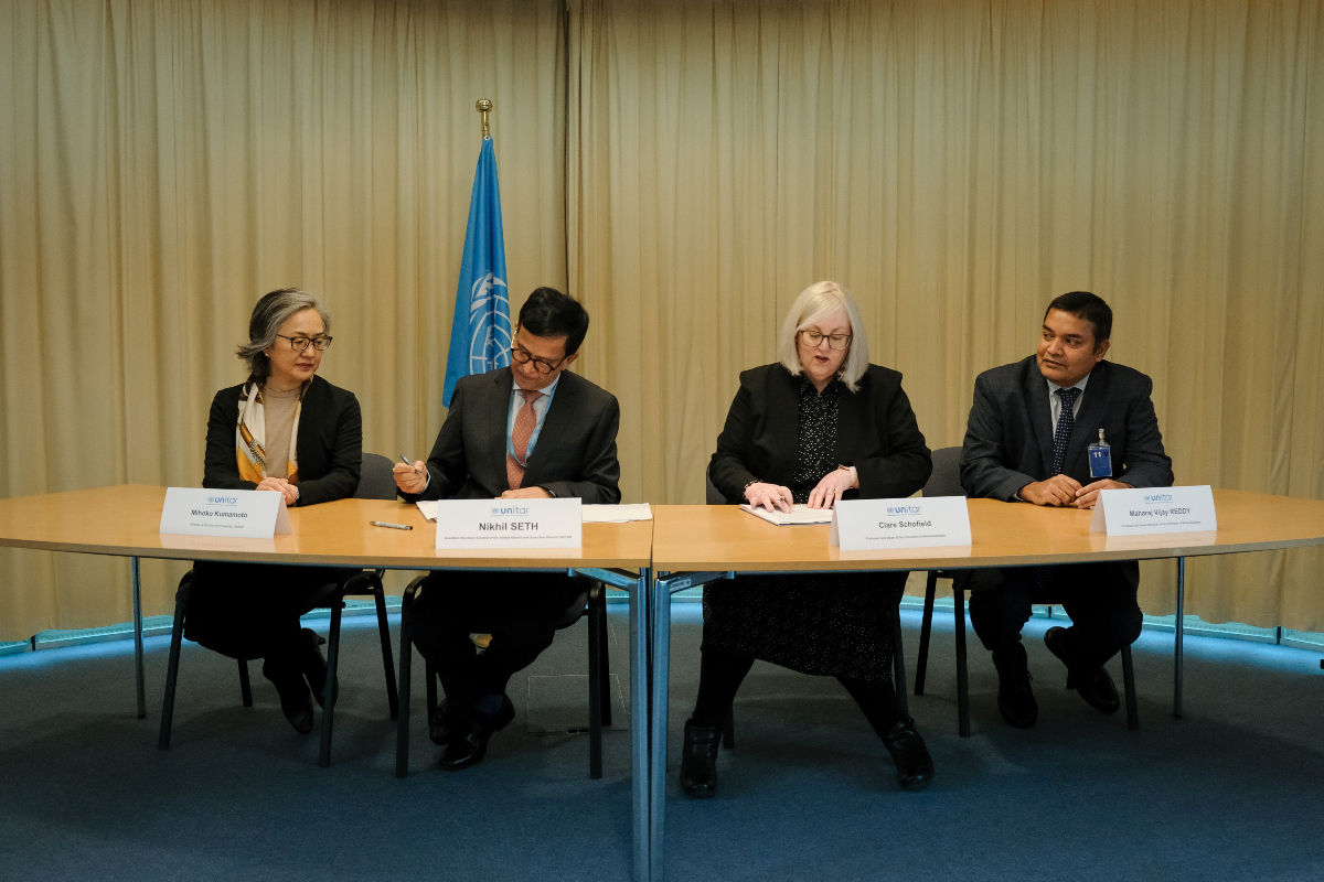 UNITAR's tweet image. On 13 Nov, UNITAR signed a Memorandum of Understanding w/ the University of Wolverhampton (@wlv_uni) aimed at fostering innovative education models, cutting-edge research, &amp;amp; meaningful international cooperation to advance SDG progress across sectors.🤝

🔗 unitar.org/about/news-sto…