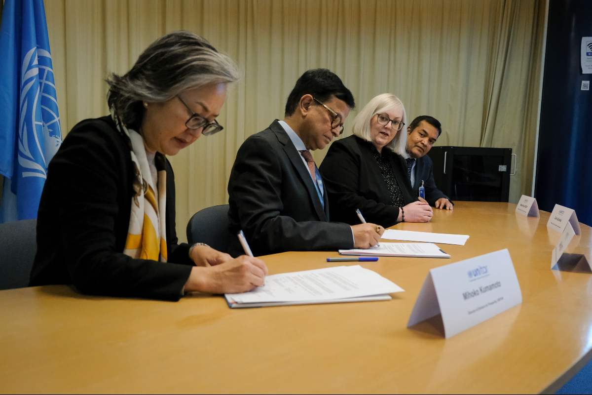 UNITAR's tweet image. On 13 Nov, UNITAR signed a Memorandum of Understanding w/ the University of Wolverhampton (@wlv_uni) aimed at fostering innovative education models, cutting-edge research, &amp;amp; meaningful international cooperation to advance SDG progress across sectors.🤝

🔗 unitar.org/about/news-sto…