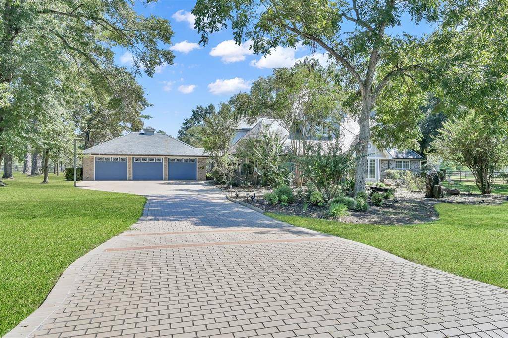 RichardsonReal's tweet image. ⭐️Price Improvement!⭐️
New Listing Price: $960,000
26414 Pin Oak Dr, Magnolia, TX 77354 is a fantastic property with 6 bedrooms and 6.1 bathrooms.
See more here: richardsongrouprealty.com/d8raqnoi