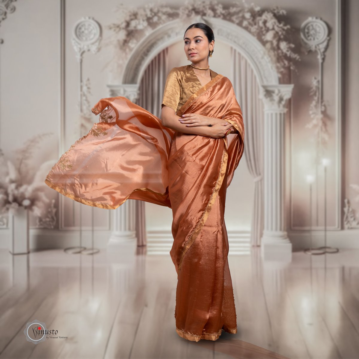 Vinusto's tweet photo. Drape yourself in royalty this wedding season! 👑 Adorn our Saffron Brown Handloom Silk Saree with a gold Zari border &amp; embroidered pallu. Pair it with the timeless Zari blouse &amp; dazzle! ✨ 
Shop Now : https://t.co/ajT6QAipOt
#Vinusto #VinustoDesigns #weaverstowearers https://t.co/mlJhymWbVl