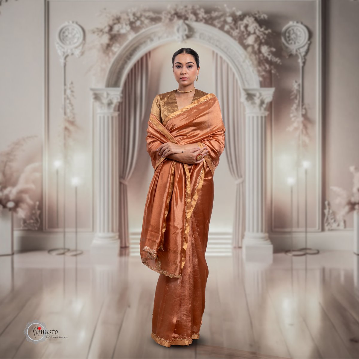 Vinusto's tweet photo. Drape yourself in royalty this wedding season! 👑 Adorn our Saffron Brown Handloom Silk Saree with a gold Zari border &amp; embroidered pallu. Pair it with the timeless Zari blouse &amp; dazzle! ✨ 
Shop Now : https://t.co/ajT6QAipOt
#Vinusto #VinustoDesigns #weaverstowearers https://t.co/mlJhymWbVl