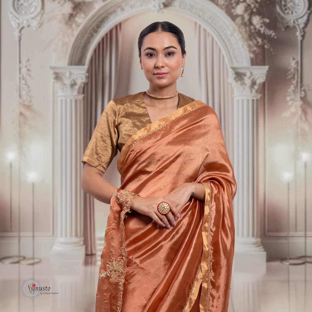Vinusto's tweet photo. Drape yourself in royalty this wedding season! 👑 Adorn our Saffron Brown Handloom Silk Saree with a gold Zari border &amp; embroidered pallu. Pair it with the timeless Zari blouse &amp; dazzle! ✨ 
Shop Now : https://t.co/ajT6QAipOt
#Vinusto #VinustoDesigns #weaverstowearers https://t.co/mlJhymWbVl