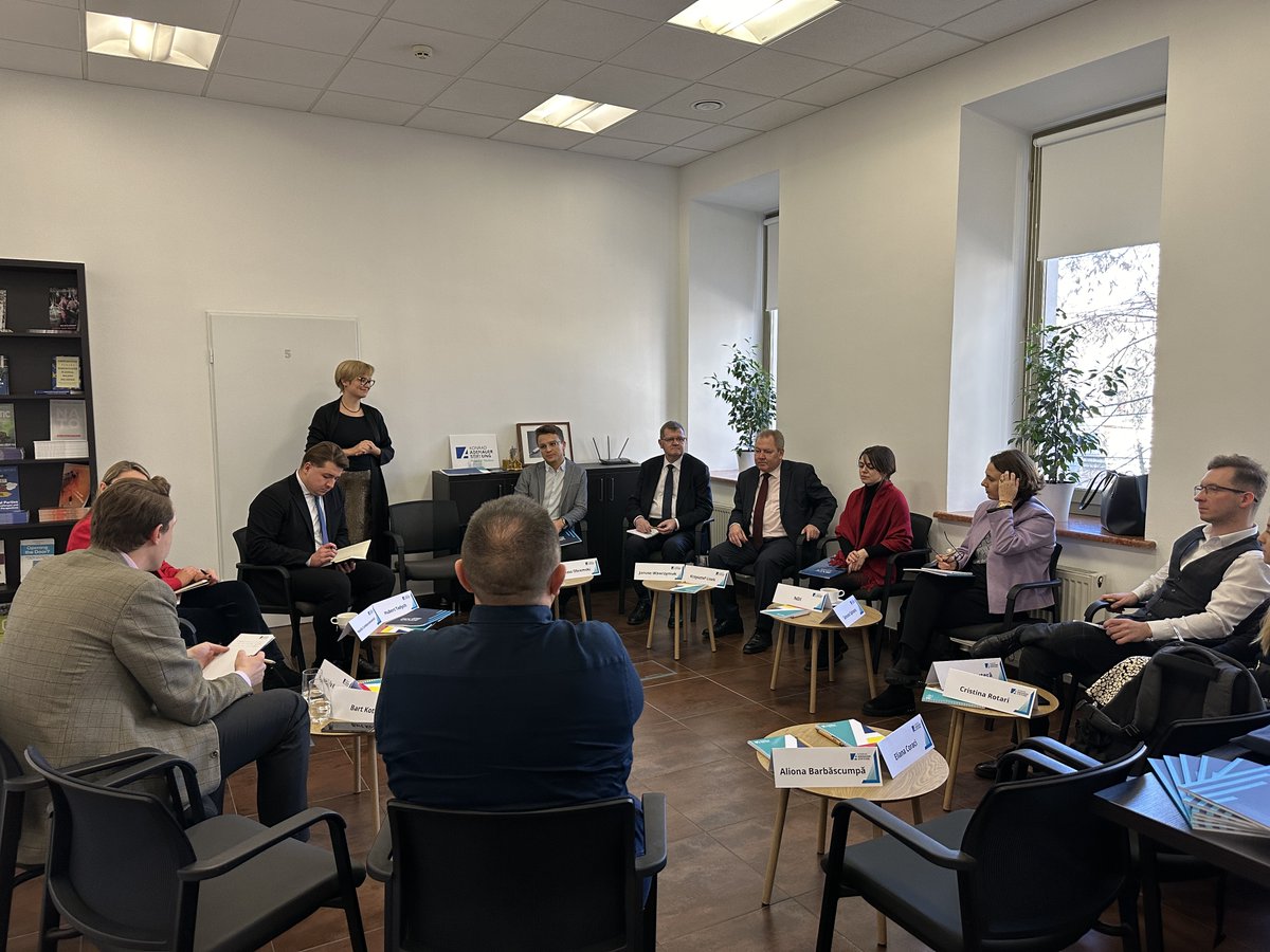 🌍Delegation from the <a href="/WarsawForum/">WarsawSecurityForum</a> Democracy Network &amp; <a href="/FundPulaskiego/">Fundacja Pułaskiego</a> visited Chisinau 🇲🇩 to discuss #Moldova’s EU integration, energy crisis, and geopolitical challenges with key stakeholders, including MEPs, government officials, and civil society representatives.

Read more👇