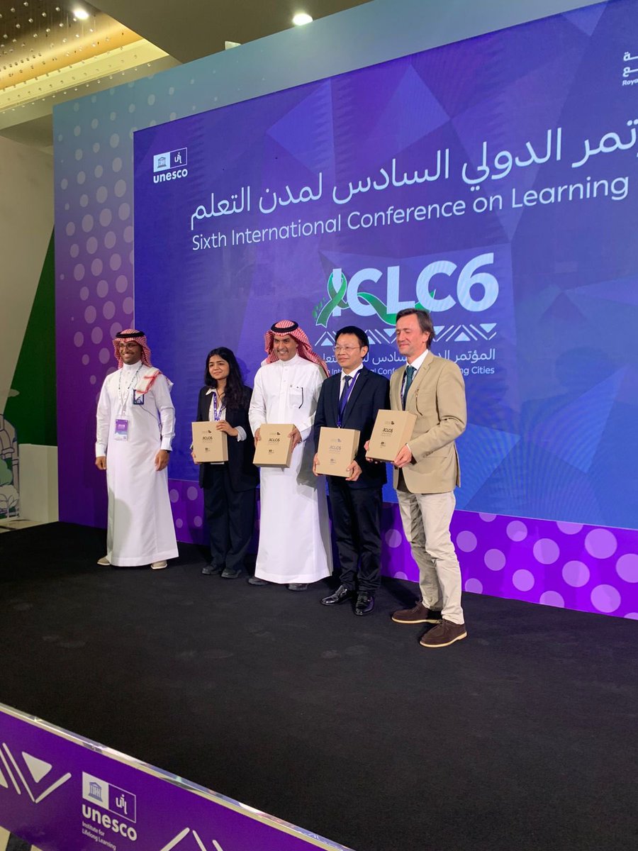 MOE_EEH's tweet photo. مشاركة #تعليم_الأحساء في المؤتمر الدولي السادس لمدن التعلم ICLC6 بورقة عمل بعنوان تمكين الغد: الشباب كعوامل للتغيير في العمل المناخي والتحول المستدام والمنعقد في مدينة الجبيل الصناعية تقديم الأستاذ/خالد بن مطلق العتيبي. https://t.co/gmMQsQUpoG