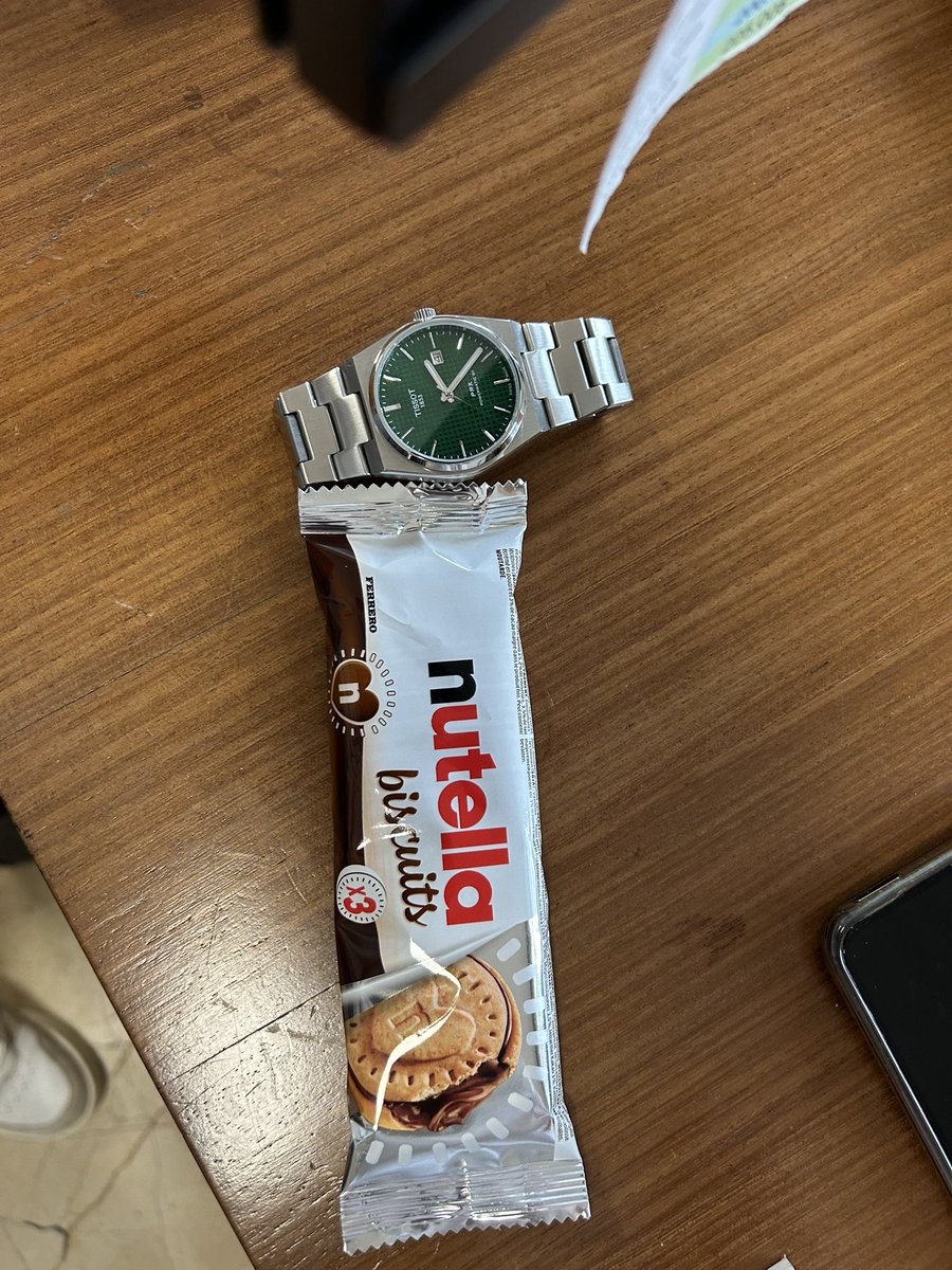 Az önce ofiste bir şahıs üç tane bisküviye 50 tl vererek dolandırıldı.