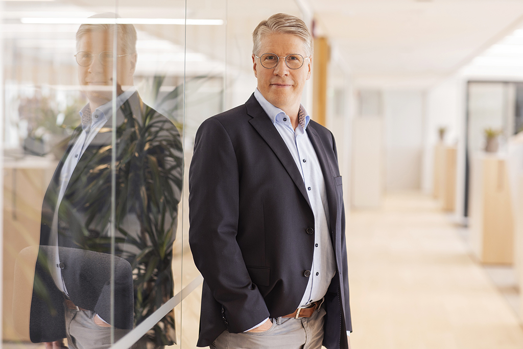 Tamro Oyj (@tamrofinland) on Twitter photo Tasavallan presidentti on myöntänyt toimitusjohtajallemme Kai Kaasalaiselle Suomen Leijonan ritarikunnan komentajamerkin. Tämä kunniamerkki annetaan ansioituneille Suomen kansalaisille, ja se on osoitus Kain merkittävästä panoksesta terveydenhuoltoalalla. Onnea <a href="/KaiKaasalainen/">Kai Kaasalainen 🌐</a> Tasavallan presidentti on myöntänyt toimitusjohtajallemme Kai Kaasalaiselle Suomen Leijonan ritarikunnan komentajamerkin. Tämä kunniamerkki annetaan ansioituneille Suomen kansalaisille, ja se on osoitus Kain merkittävästä panoksesta terveydenhuoltoalalla. Onnea <a href="/KaiKaasalainen/">Kai Kaasalainen 🌐</a>