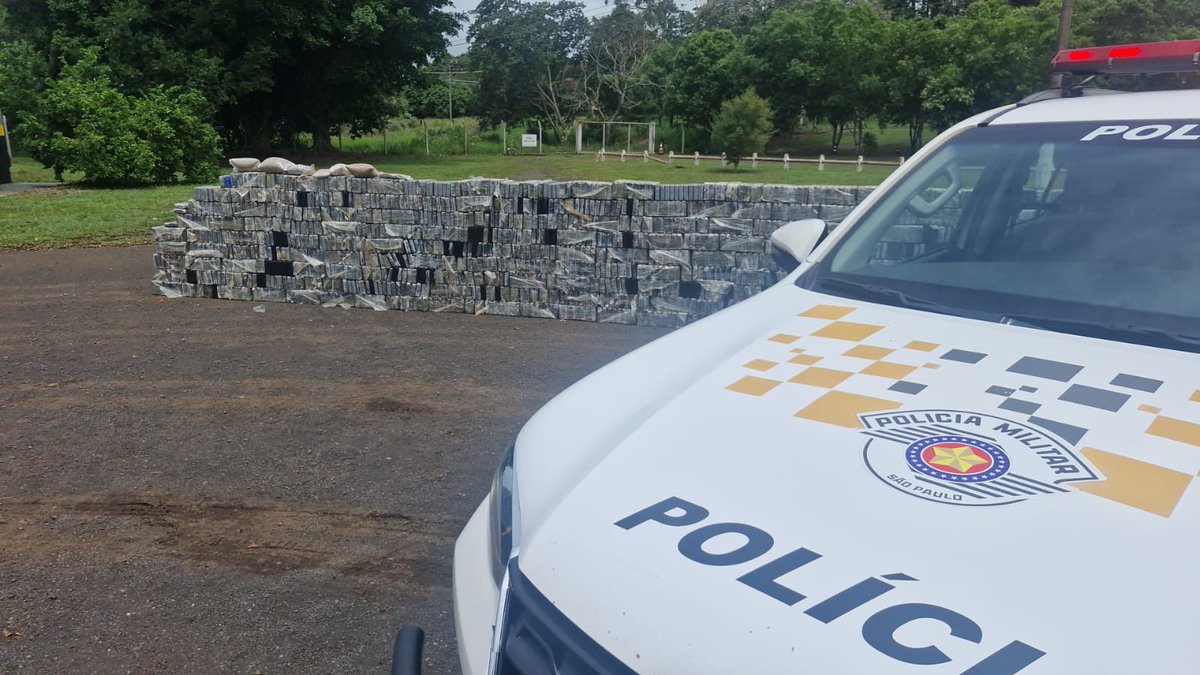 VozdoVale's tweet photo. Policícia Rodoviária faz grande apreensão de drogas na Raposo Tavares próximo a Assis/SP - Voz do Vale - 103,3 FM https://t.co/UTQgKC7WPQ