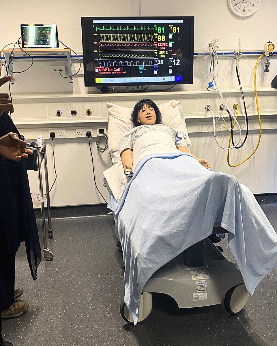 BathAcademy's tweet photo. Visit to @StGeorgesUni last week in collaboration with @NorthumbriaUni, @UniofNewcastle, and @dundeeuni to discover more information about their #Medical #Science pathways 👨‍⚕️👩‍⚕️🔬🧪🧠🥼🥽💉🧬🧫⚗️

#stem #medicine #vetmed #doctor #studyinuk#BathAcademy #supportingachievement https://t.co/kipp4UEDqO