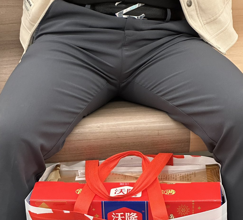 #地铁激凸 腿张好开