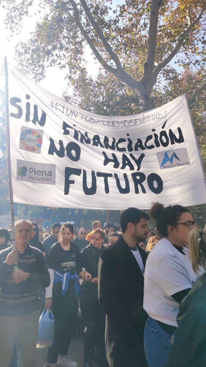 ASPROMANIS1964's tweet photo. El 3 de diciembre, representación de Aspromanis, usuarios, familias, personal y Junta Directiva acudió a la manifestación convocada por @cermiandalucia en Sevilla para reclamar una financiación justa para mantener la calidad de nuestros centros y servicios #JuntosPodemosEvitarlo https://t.co/0Rt8Y2ylRp