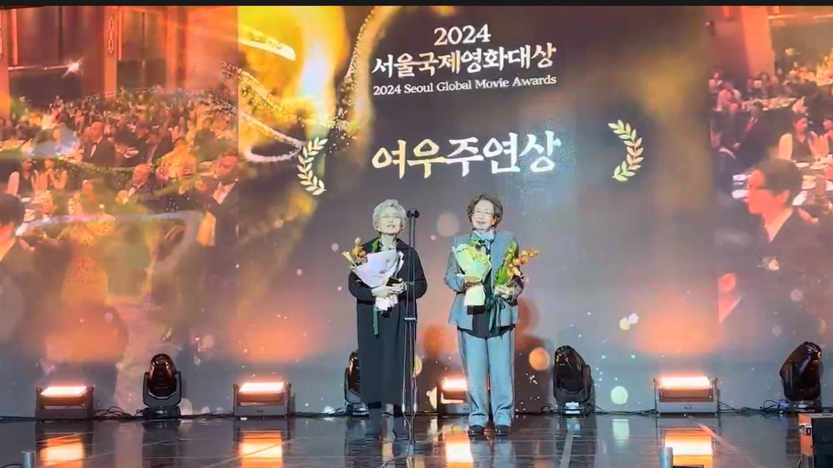 hnh2612's tweet photo. 대박 사건!!!!!

뒷풀이에서 만난 여니!!!

아이고, 내가 갔어야 했는데…
남편이 사진 보내줌.
아이고, 아깝다. https://t.co/ngDRaYL9Cy