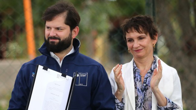 Cooperativa's tweet photo. Tohá: "Al Gobierno se le podrán decir muchas cosas, pero ha gobernado" #CooperativaContigo https://t.co/h3aRBxSlzI https://t.co/Z4nz5Fvima