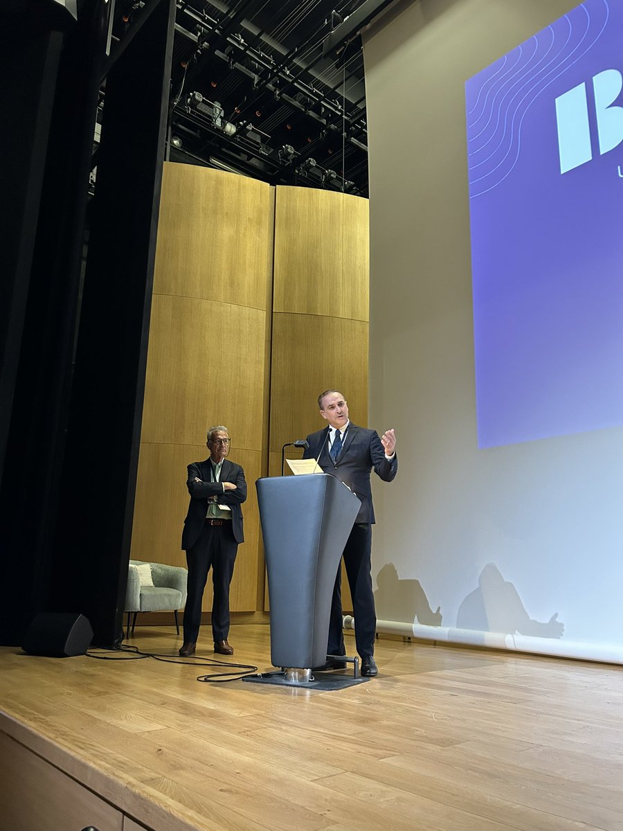 isasavon's tweet photo. Tres honorée de faire l’ouverture de la 3eme édition du #BlueMaritimeSummit
Travail collaboratif pour un avenir maritime attractif :+ d’activité compétitive et durable💪
La @MaRegionSud à vos côtés avec le #cenaq et le plan #EZF et les financements à la hauteur des ambitions. https://t.co/CzApGbmP7y
