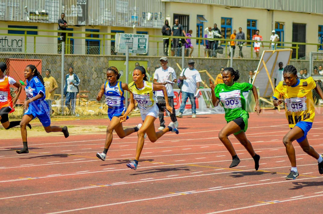 OsunInterCGames's tweet photo. 🏅 Adedoyin Oyeyemi of Obafemi Awolowo University storms to victory in the 100m (female category), clocking an impressive 12.51 seconds. Her performance lights up the track and secures a well-deserved gold medal for OAU! 🏃‍♀️🔥

#OsunInterCollegiateGames24 #AceSports https://t.co/RHoyQ4H00e