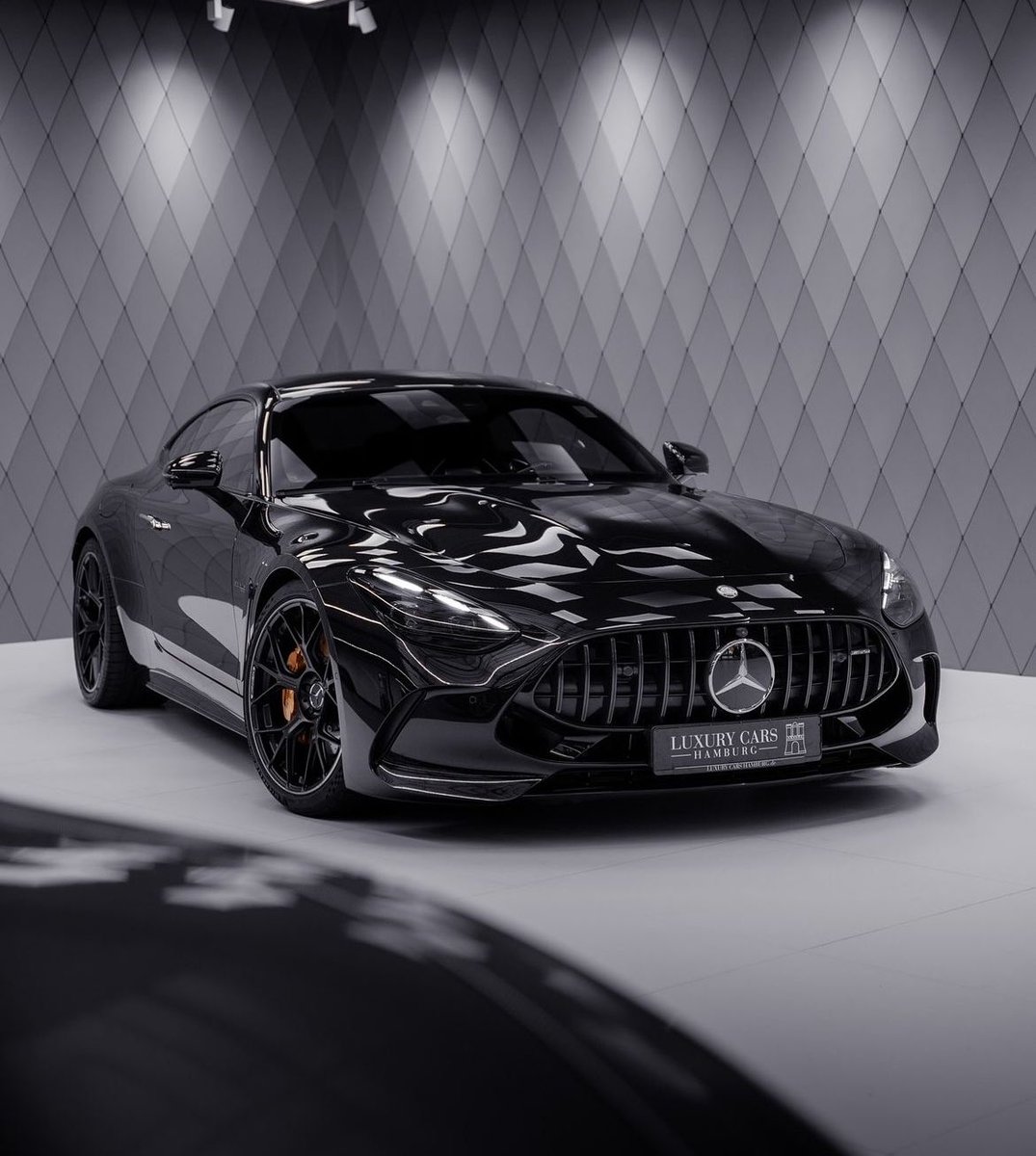 LuxuryCars365's tweet photo. Mercedes-AMG GT63 Coupe 🃏 https://t.co/lrYoZ7opz0