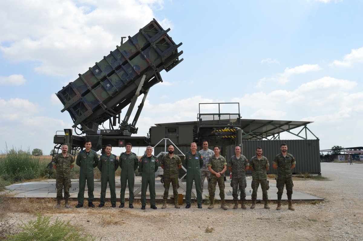 EMADmde's tweet photo. El contingente #ATXX realiza ejercicios de colaboración aérea en la base de Incirlik 🇹🇷 junto a la fuerza aérea turca, como parte de la Operación Apoyo a Turquía de la @NATO. Estas actividades mejoran la instrucción en zona de operaciones. #MOPS https://t.co/SOBrp7yw2j