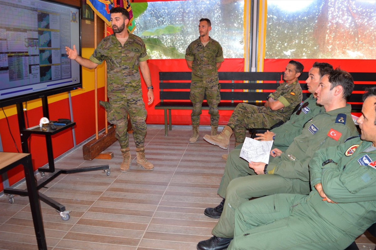EMADmde's tweet photo. El contingente #ATXX realiza ejercicios de colaboración aérea en la base de Incirlik 🇹🇷 junto a la fuerza aérea turca, como parte de la Operación Apoyo a Turquía de la @NATO. Estas actividades mejoran la instrucción en zona de operaciones. #MOPS https://t.co/SOBrp7yw2j