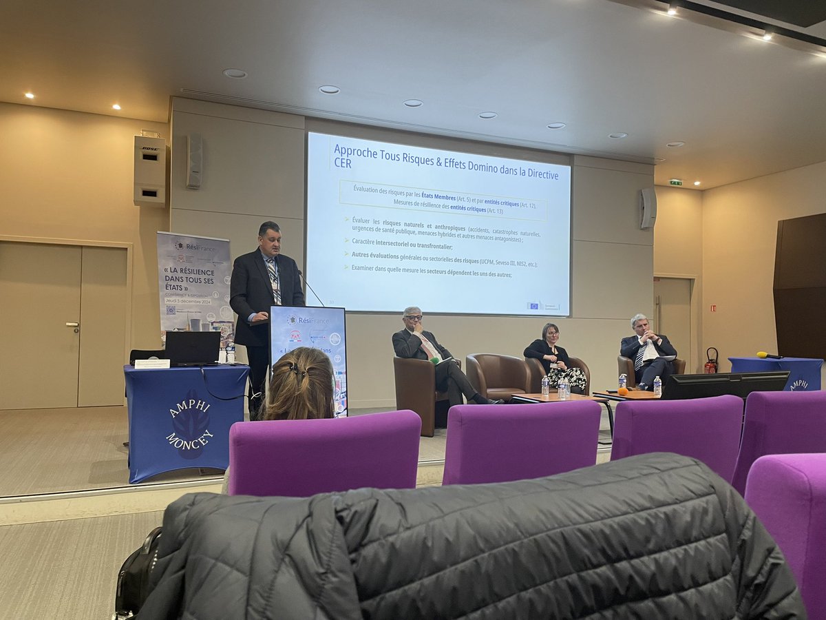 gillesmahieu's tweet photo. Conférence « La #Résilience ds ts ses états » du Haut Commissariat fr pour la Résilience nationale (https://t.co/vjg4RrcujI) ce jeudi. Des débats indispensables pour renforcer notre robustesse en ces temps incertains. @Gendarmerie #préparation #crises https://t.co/XKBGpc1TCr