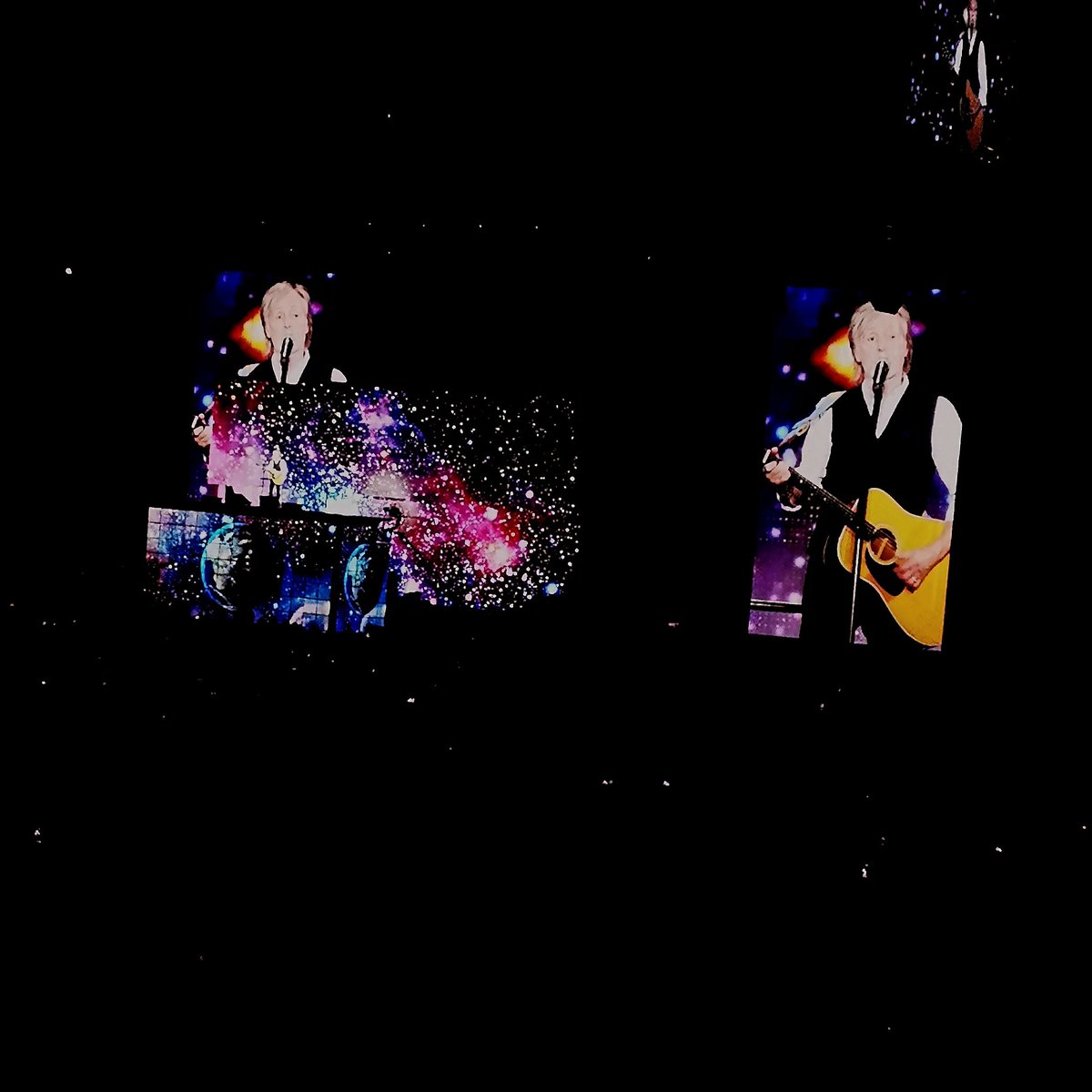 Desmorah's tweet photo. Solo vine a decir que ayer al fin vi a Paul McCartney y maldita sea que felicidad no joda!!!!!! https://t.co/eX6tE4X74I