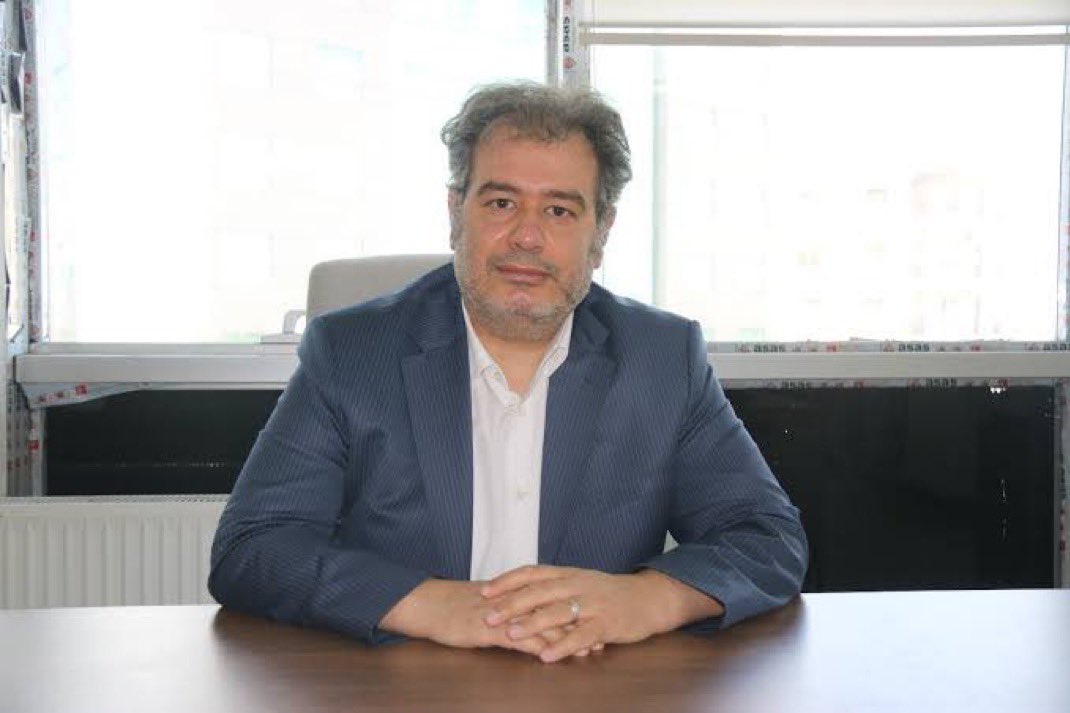 Sayın Cenap Ekinci'nin paylaşımlarında suç unsuru yok,
Tutuklanması hukuk ile bağdaşmayan bir durumdur.
Hukuk devletinde hukukun olmadığının göstergesi olan bu tutuklama ile ifade özgürlüğü konusu tamamen rafa kaldırılmış bir durumda.

#CenapEkinci