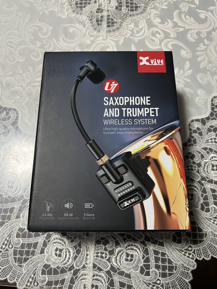 trumpeterhiro's tweet photo. パール楽器製造株式会社様よりご提供いただきましてモニターをさせていただきます
Xvive U7というワイヤレスマイクで12月8日発売になります
軽い！マイクと送信機合わせて約70グラム
クリップもしっかりしているので安心
音質は癖なくフラットで鳴ってくれます
全部入るケースが付いているのもグッド https://t.co/72UDeTDlBh