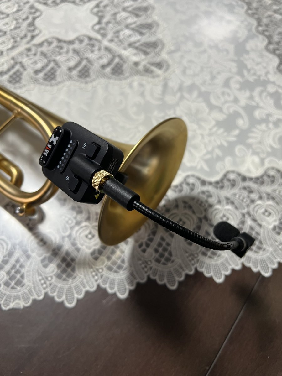 trumpeterhiro's tweet photo. パール楽器製造株式会社様よりご提供いただきましてモニターをさせていただきます
Xvive U7というワイヤレスマイクで12月8日発売になります
軽い！マイクと送信機合わせて約70グラム
クリップもしっかりしているので安心
音質は癖なくフラットで鳴ってくれます
全部入るケースが付いているのもグッド https://t.co/72UDeTDlBh