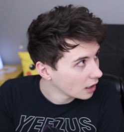 froggayzfartz's tweet photo. Me staring at the mullet (its four in the morning) #danandphil https://t.co/9GEnY2SzHs