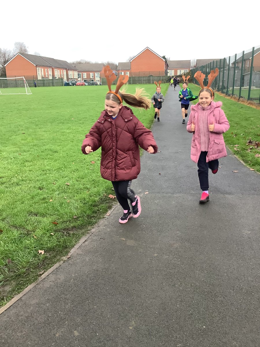 OakDallamCPS's tweet photo. As part of our PE session, we took part in the St Rocco’s Reindeer Dash. Thank you to everyone who sponsored us.
#DallamPE https://t.co/Xtr730Stkf