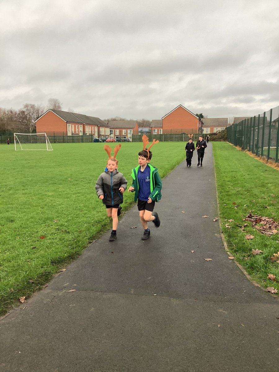 OakDallamCPS's tweet photo. As part of our PE session, we took part in the St Rocco’s Reindeer Dash. Thank you to everyone who sponsored us.
#DallamPE https://t.co/Xtr730Stkf