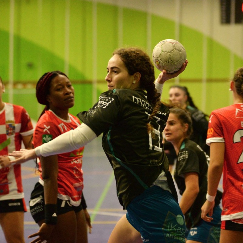 RFEBalonmano's tweet photo. 💛 Derbi isleño en la Jornada 8️⃣ de la #DHOroFem 

🔥 @CBZONZAMAS recibe a @BMSanJoseObrero 

✈️ Partido de altos vuelos entre @OviedoBF y @balonmanoikasa

🗞️ La previa completa 👇🏼👇🏼

#Hanball #Balonmano #SheLovesHandball