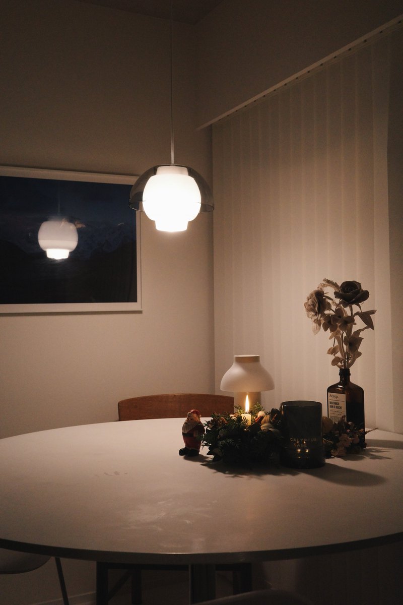 yutaka19890730's tweet photo. 【Dining Table - Christmas Edition】
1枚目、2枚目、3枚目と拡大するとそこには…🎅

-
#A825 #arnejacobsen #fritzhansen 
#J39 #vintage #børgemogensen #FDB
#sevenchair #arnejacobsen #fritzhansen 
#photography #yusukeabe
#interiordesign #christmas 
#アルネヤコブセン #フリッツハンセン #ボーエモーエンセン #ヴィンテージ家具 #阿部裕介