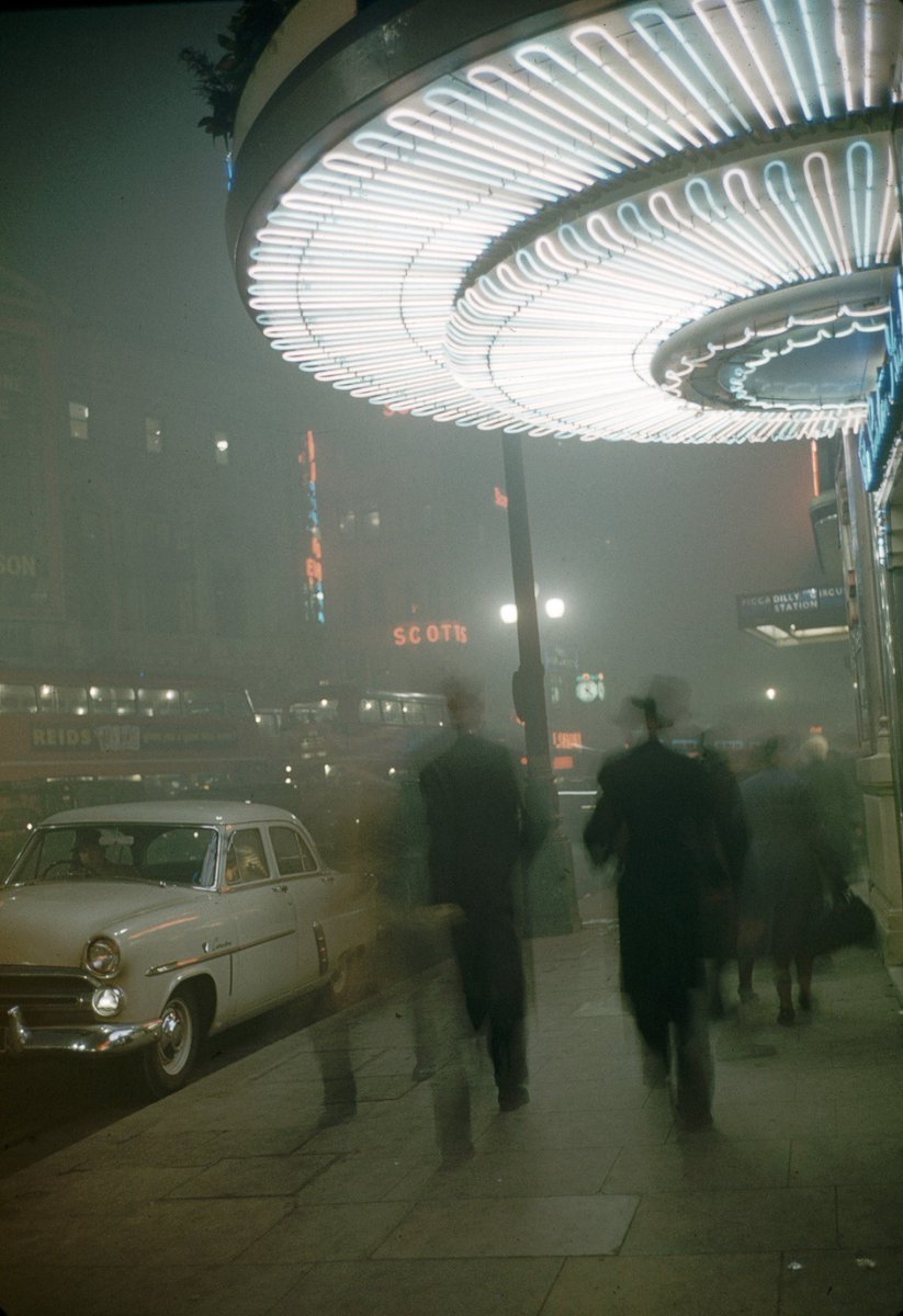 Piccadilly Circus in fog, London, 1952 - Carl Mydans