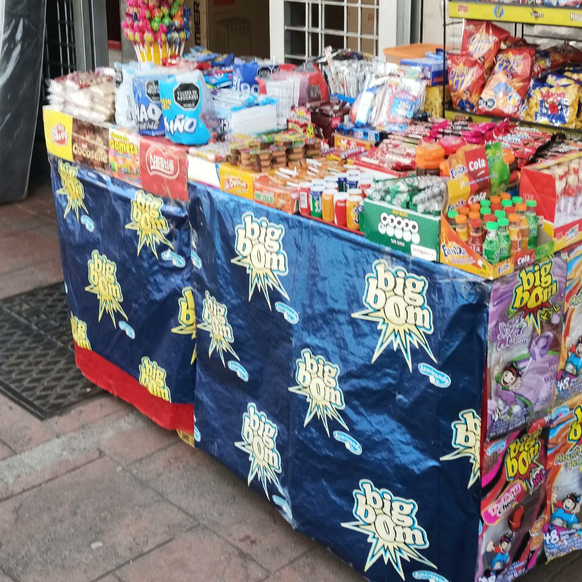 7MISIN's tweet photo. INVERSIONES ALEX CCS V.I.P.
Continúa con grandes ofertas, promociones, combos, detalles para cumpleaños, ocasiones especiales, trae para ti variedad en golosinas.
Ubícanos en la Av. Bolívar, C/C Figueredo, en Inversiones Costa Verde,
Celular: +584264387329 https://t.co/vOXPX4UyHb
