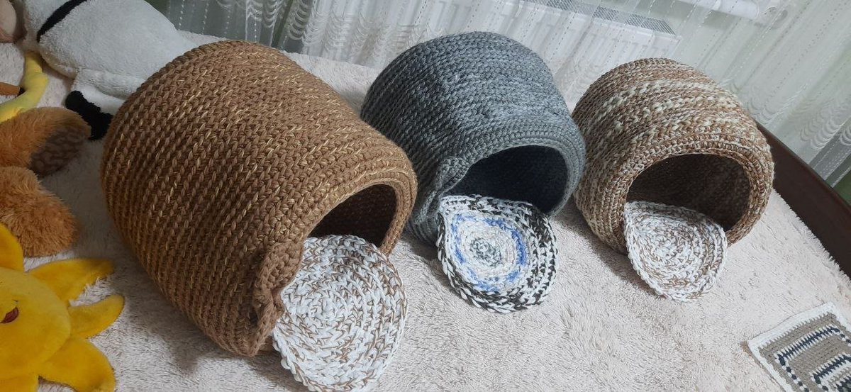 in_my_borsch's tweet photo. #укркрафт

Хіміотерапія мами минула, тепер треба лікуватися після опромінення, тому осьо: вона може зв'язати котячі будиночки (а ще для пацючків та хом'ячків)

Ціна: 1500грн (якісні нитки + металеві держаки для форми)

Якщо зацікавило, пишуть мені🫡

Знизу є ще дещо👇👇👇 https://t.co/rRygiiDrQN