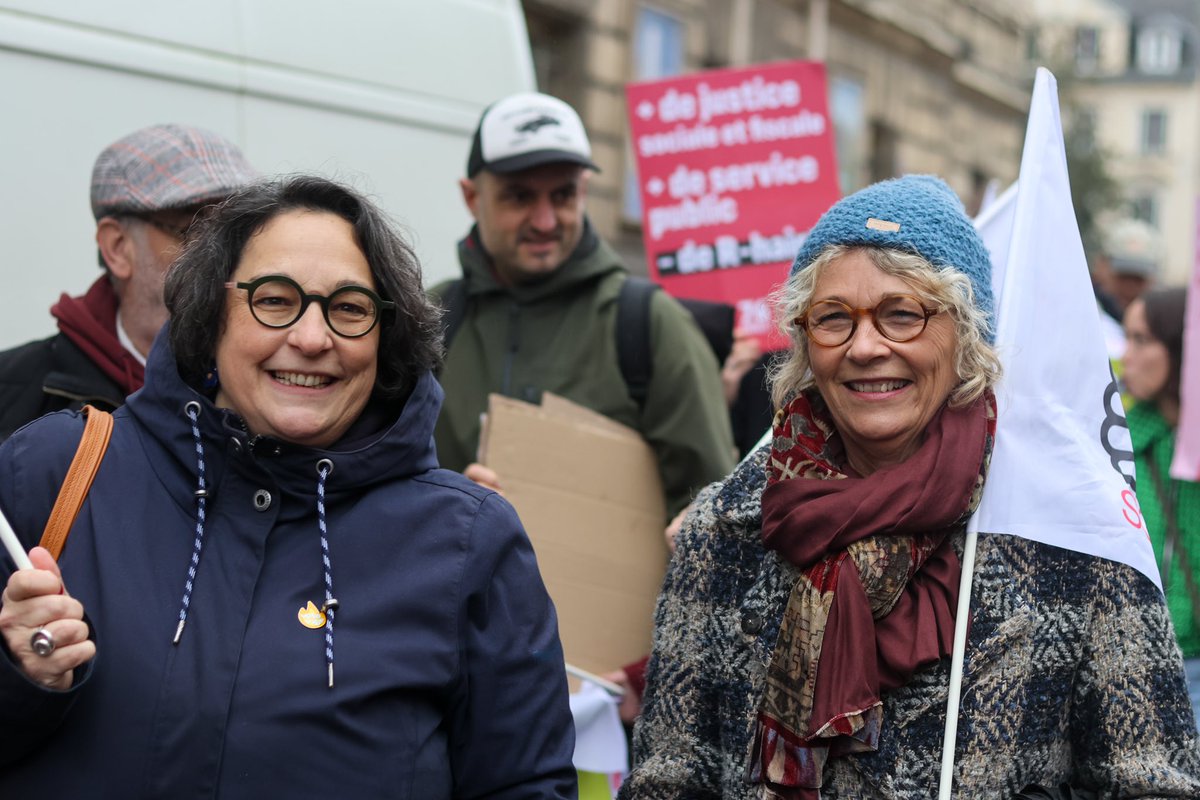 les_seinomarins's tweet photo. 👉 “Quand tout sera privé, on sera privé de tout.”

📢 Ce matin, nous étions dans la rue aux côtés des agents publics, citoyens et syndicats pour défendre nos services publics ! 🚍🏥📚

❌ Le gouvernement casse notre fonction publique et fragilise notre société. https://t.co/JSQd2dUlwk