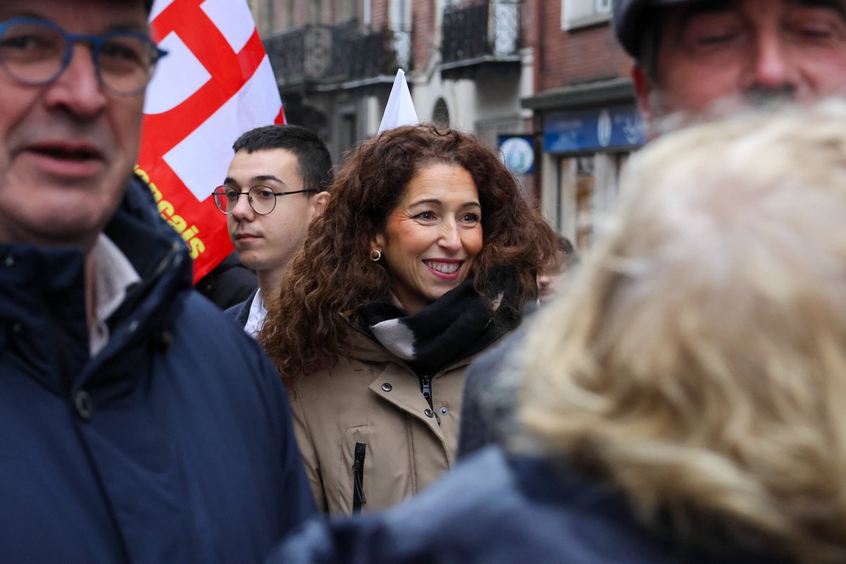 👉 “Quand tout sera privé, on sera privé de tout.”

📢 Ce matin, nous étions dans la rue aux côtés des agents publics, citoyens et syndicats pour défendre nos services publics ! 🚍🏥📚

❌ Le gouvernement casse notre fonction publique et fragilise notre société.