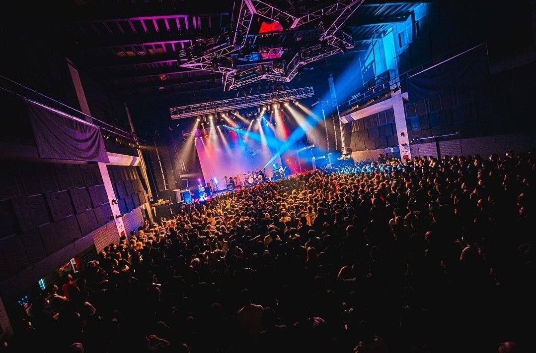 motch1219's tweet photo. 2024年の #花冷え。 は
海外での活動も多く
日本でも #LimpBizkit
#SUM21 などの来日公演の
サポートを務め
野外フェスにも出演した🎶
サポートや野外フェスは
行かないと決めていたので
ライブ参加数は少なかったが
先日のMIXED HELL 2024 で
やっぱり花冷え。のフロアが
1番楽しいと思った☺️ https://t.co/yah7C12qQJ