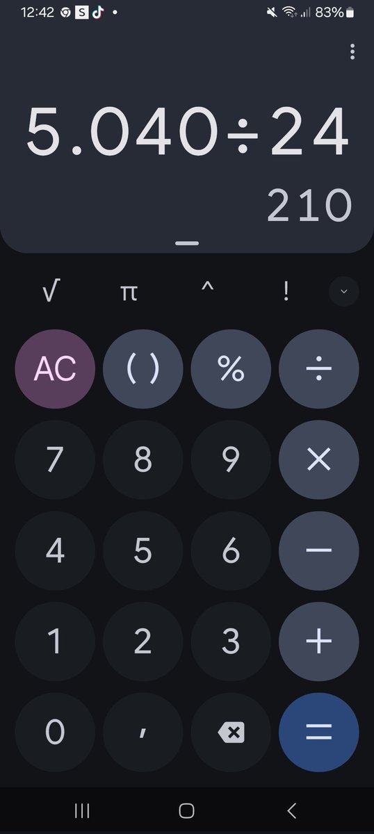 aureeanovas's tweet photo. Vivir con alguien que estudie mates y te diga: pilla la calculadora, me manda hacer cálculos y con el resultado me diga que son las formas diferentes de salir de la cocina https://t.co/h08ci5Ohzp